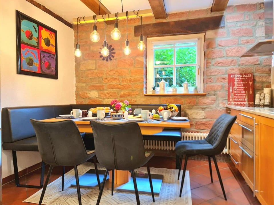 Kitchen or kitchenette, Seating area, Dining area, Food