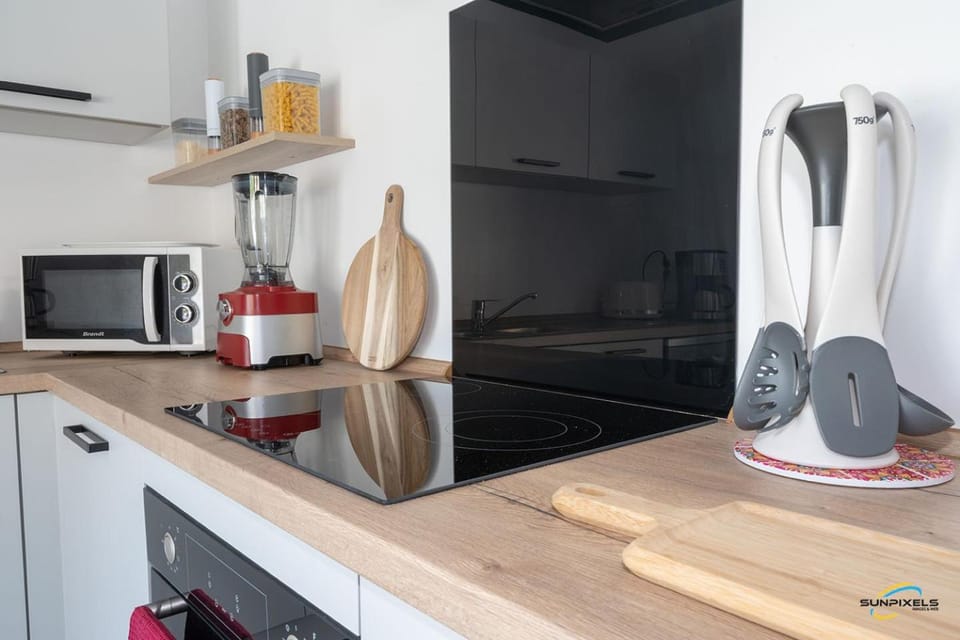 Kitchen or kitchenette, minibar, pet friendly, stove
