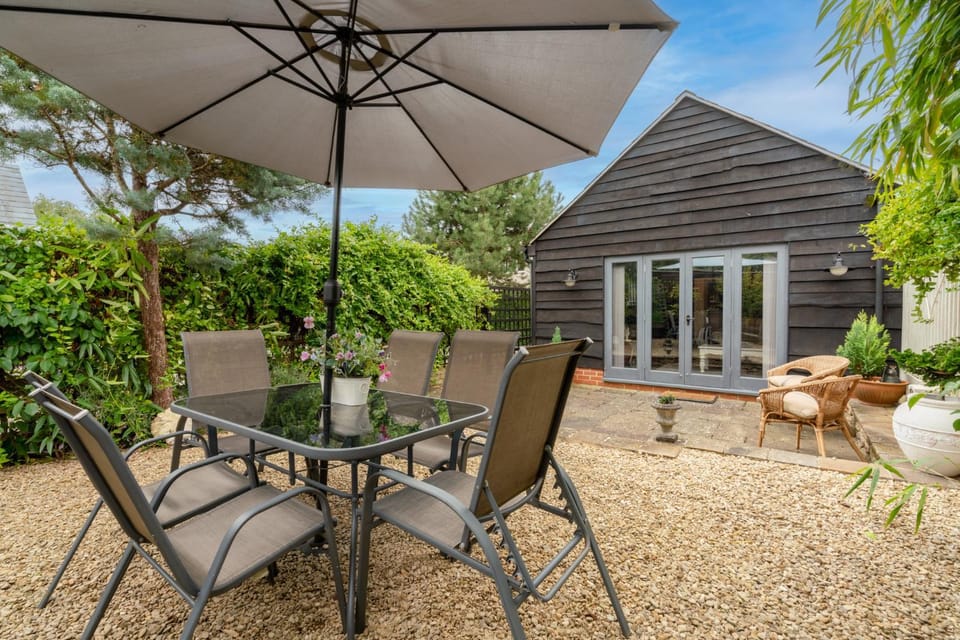 Property building, Garden, Balcony/Terrace