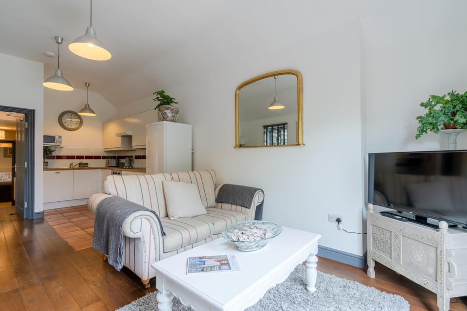 TV and multimedia, Living room, Seating area, kitchen