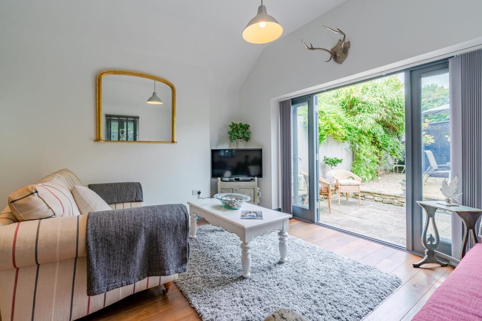 Garden, TV and multimedia, Balcony/Terrace, Living room, Seating area