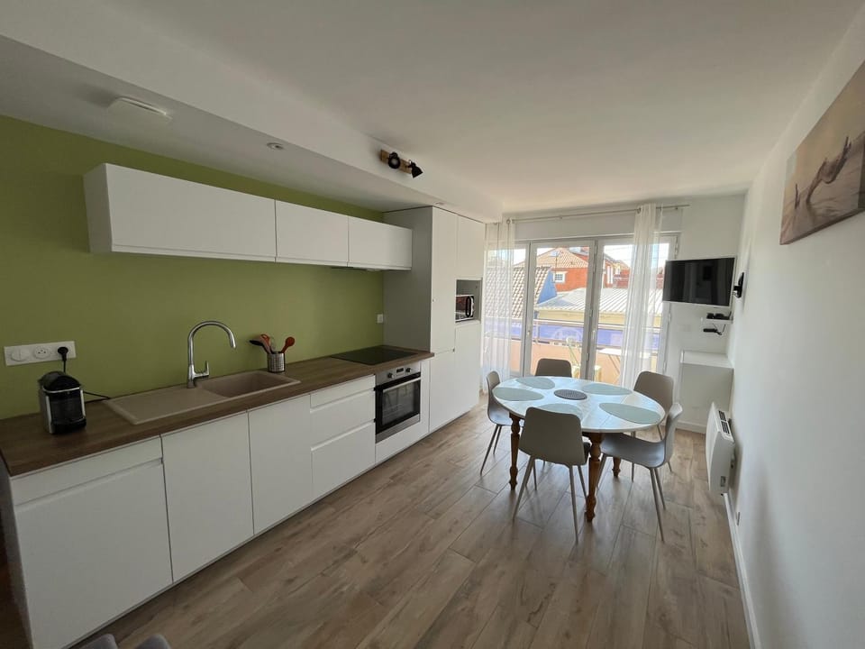 Kitchen or kitchenette