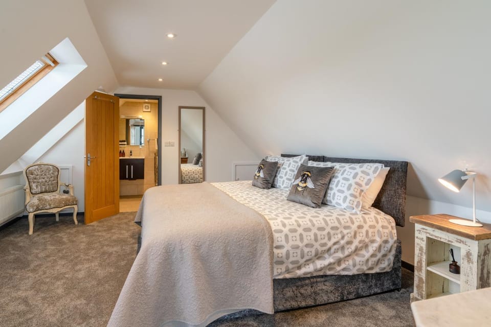 Shower, Bed, Bedroom