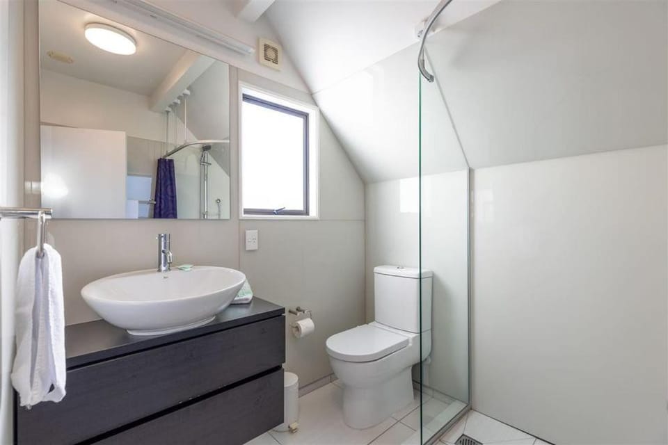 Toilet, Bathroom, towels