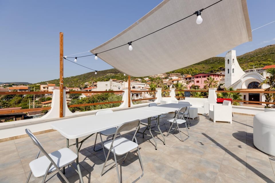 Property building, Balcony/Terrace, Living room