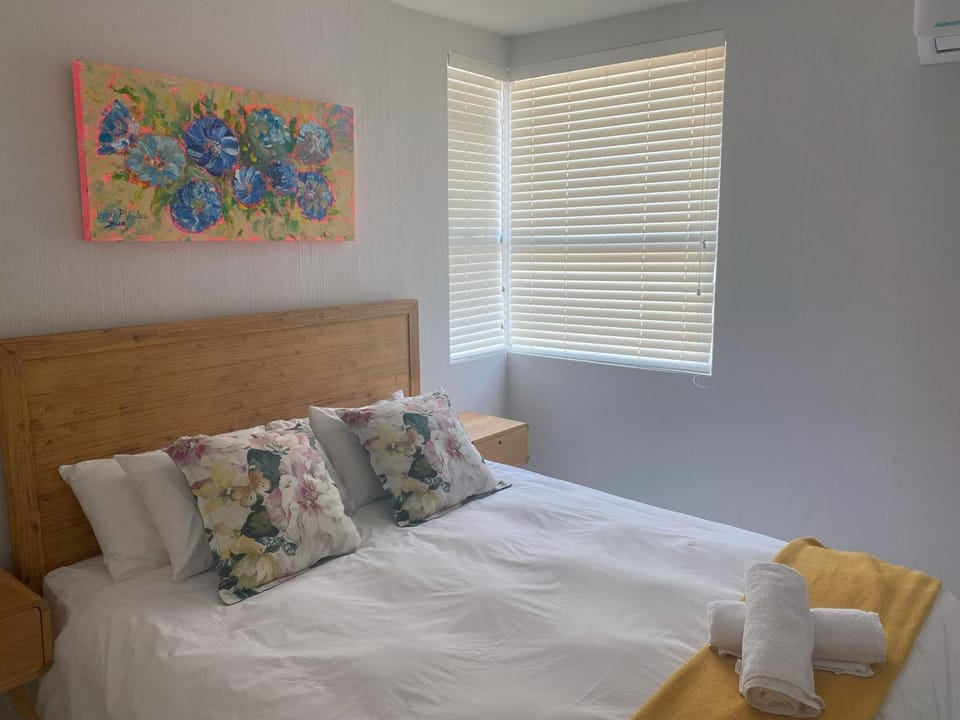 Photo of the whole room, hair dryier, air conditioner