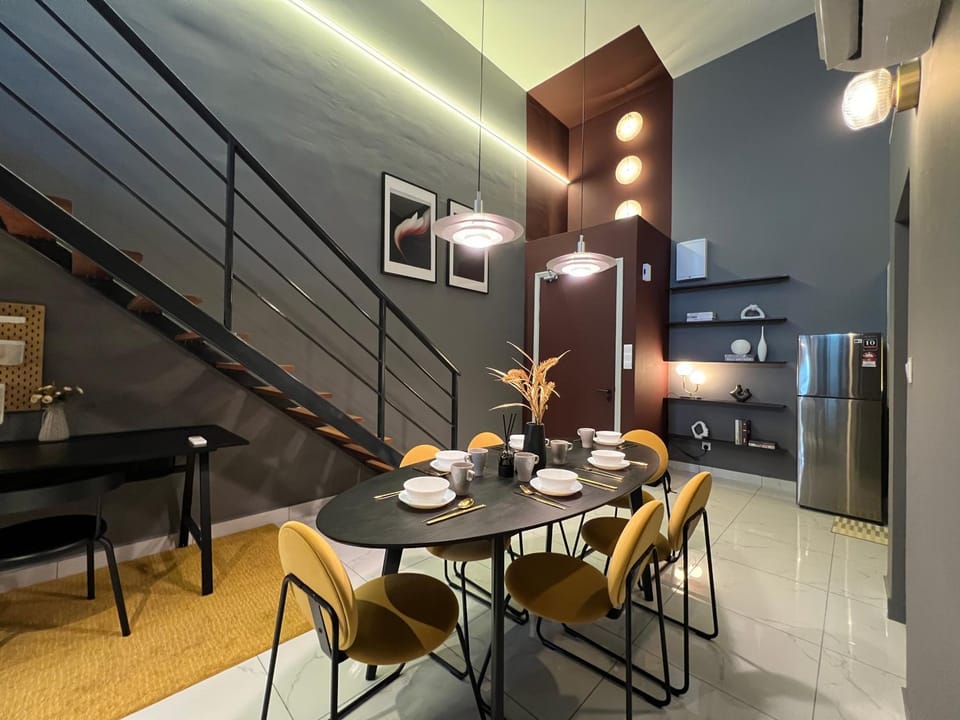 Kitchen or kitchenette, Seating area, Dining area