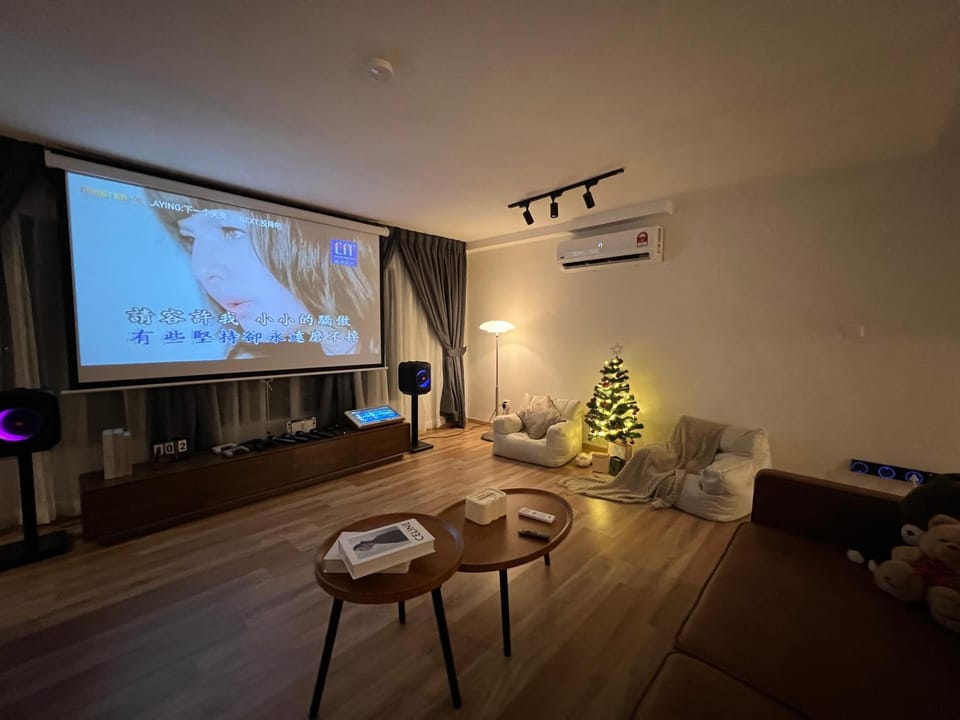 Karaoke, Living room, Evening entertainment