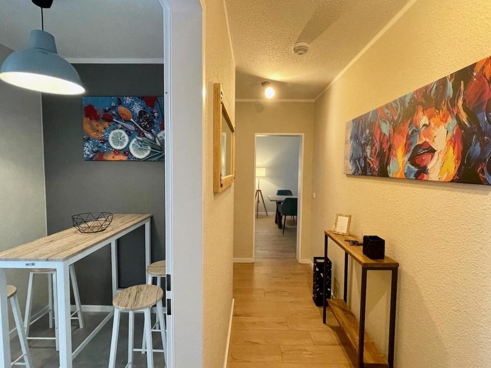 Kitchen or kitchenette, Seating area, Dining area, Breakfast