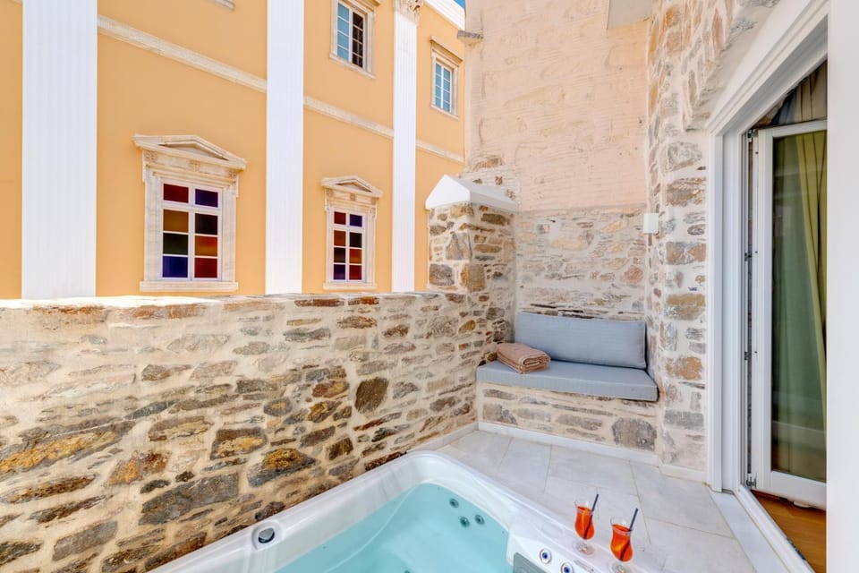Hot Tub, Balcony/Terrace, Balcony/Terrace, Landmark view