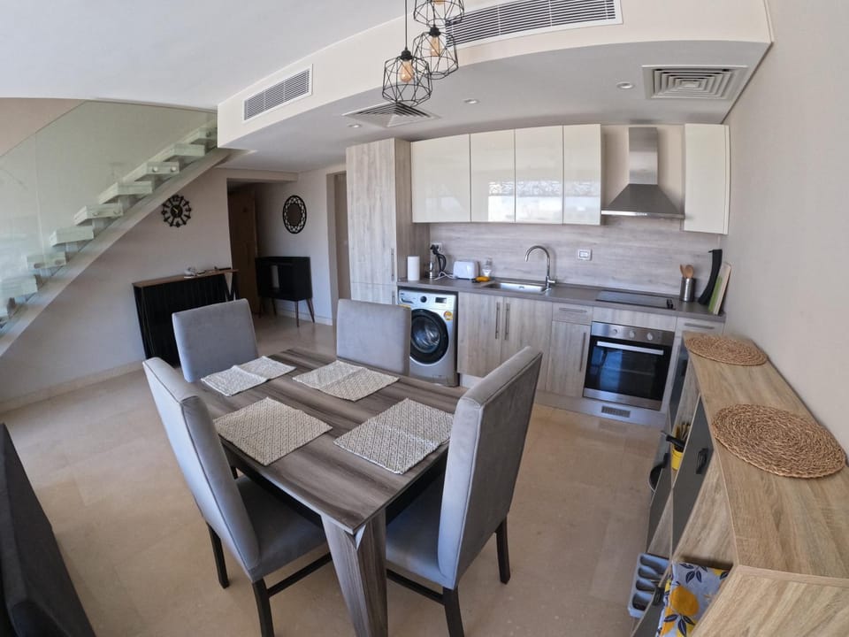 Kitchen or kitchenette, Dining area, pet friendly, stove, toaster