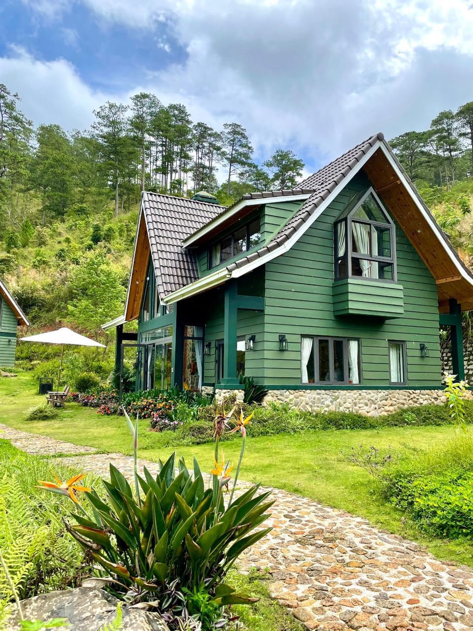 Property building, Spring, Day, Natural landscape, Garden, Garden view