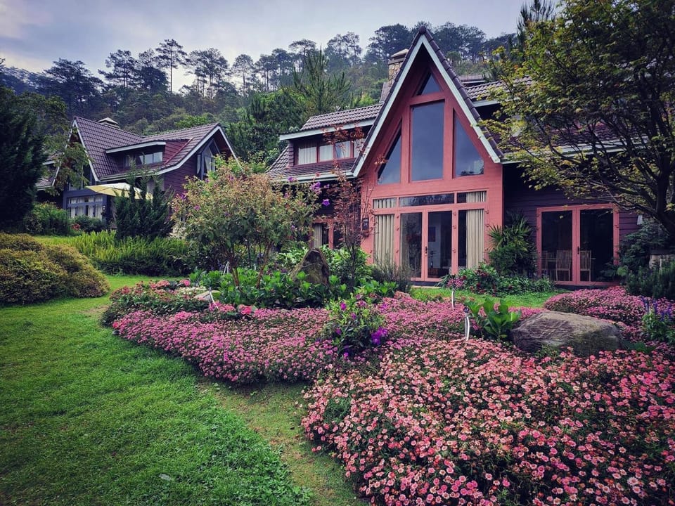 Property building, Spring, Day, Natural landscape, Garden, Balcony/Terrace, Garden view