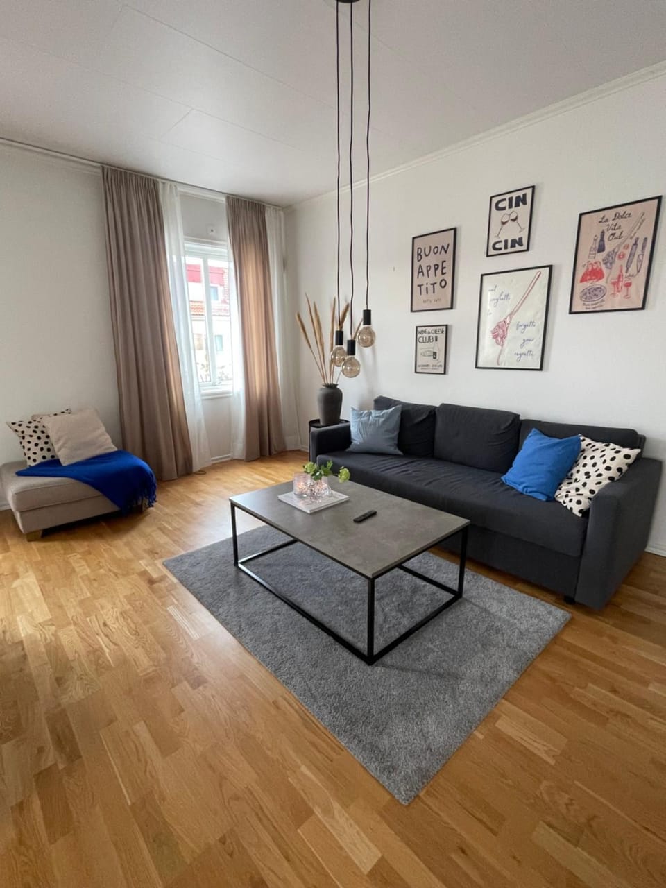 Living room, Seating area