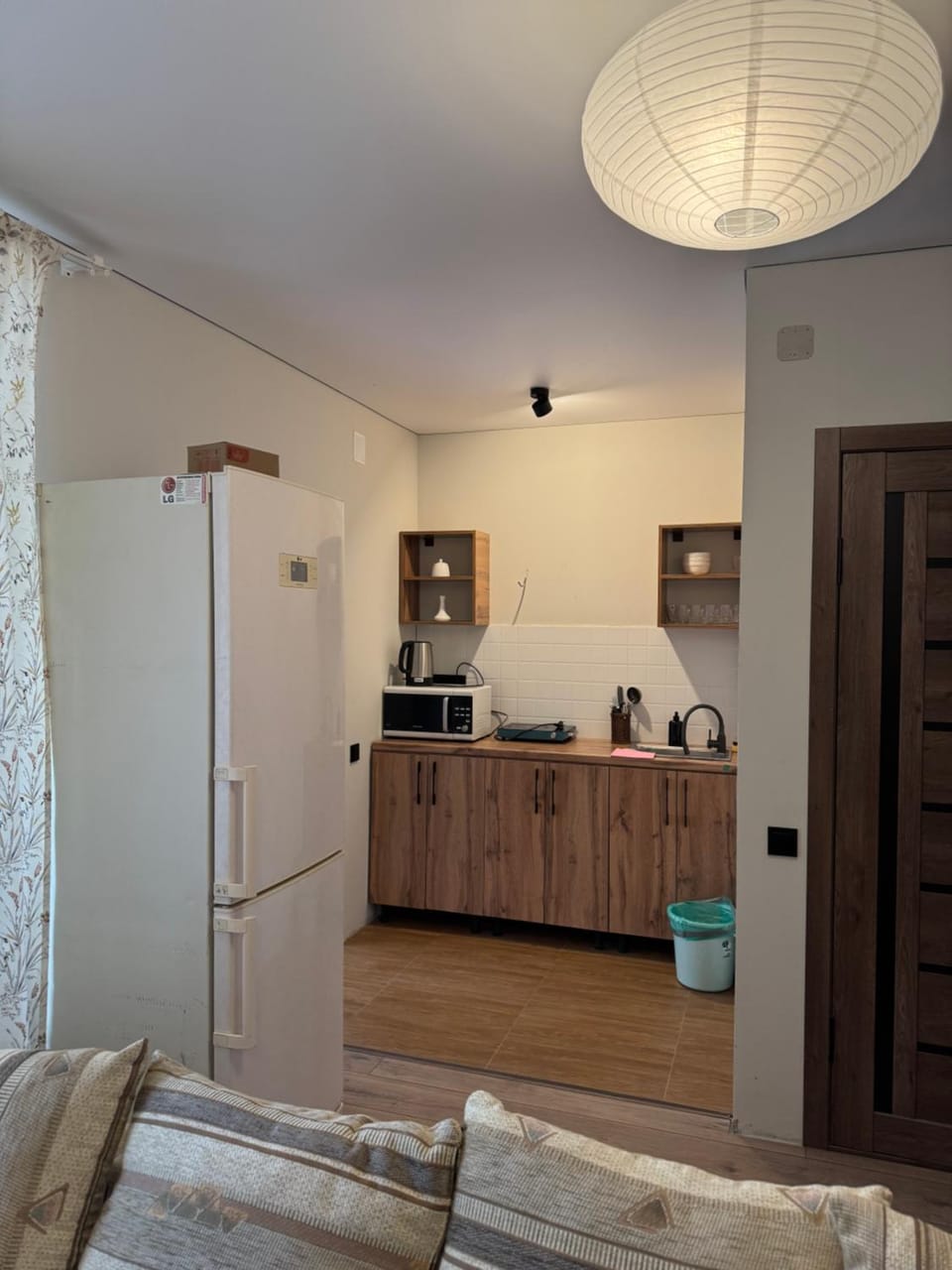 Kitchen or kitchenette, Seating area, stove