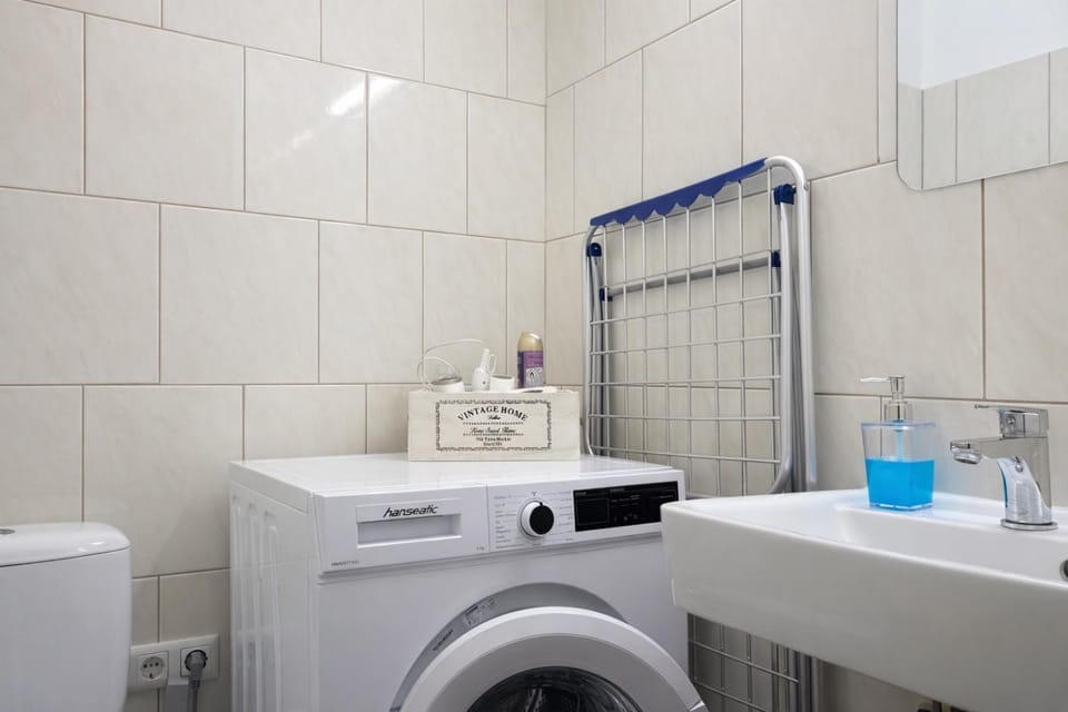 Bathroom, washing machine