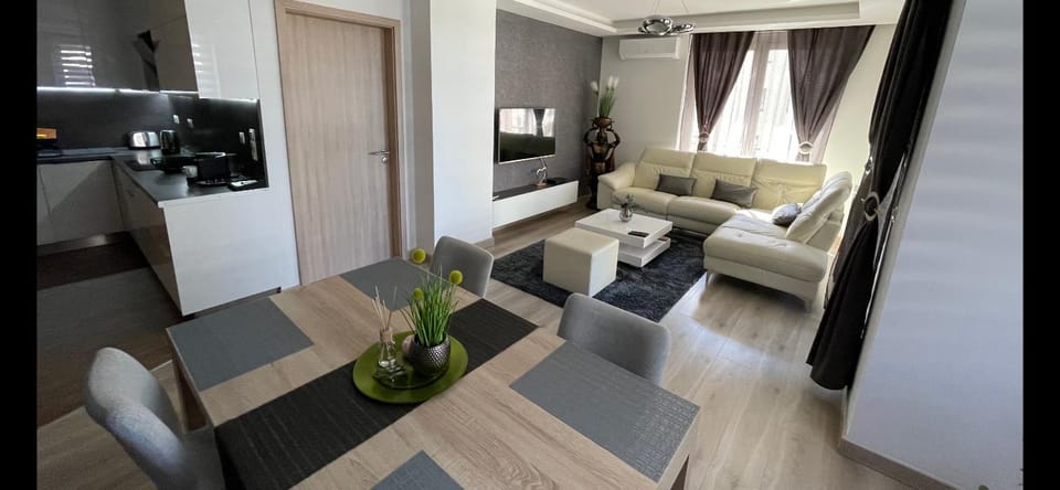 Kitchen or kitchenette, Living room, Dining area