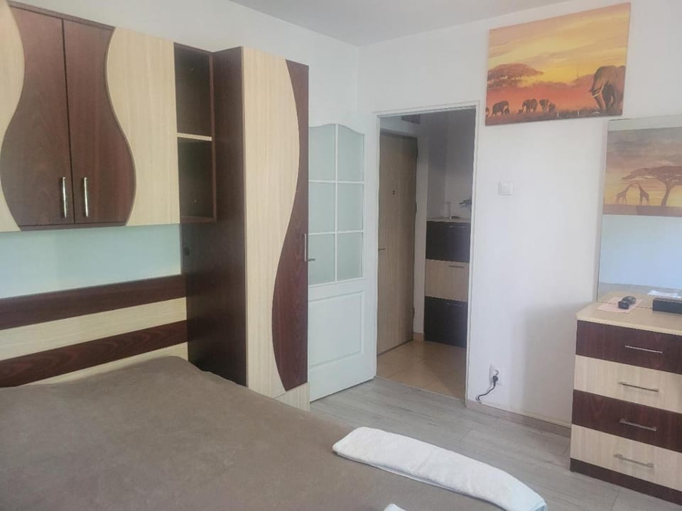 Facade/entrance, Photo of the whole room
