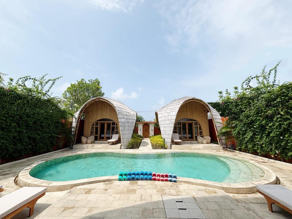 Day, Swimming pool, sunbed