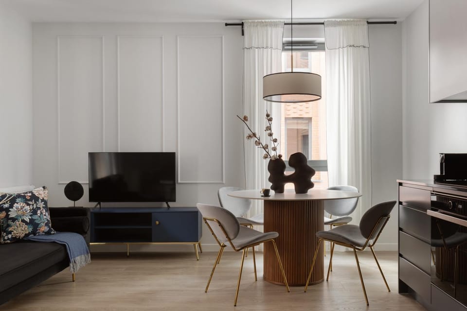 TV and multimedia, Living room, Seating area, Dining area