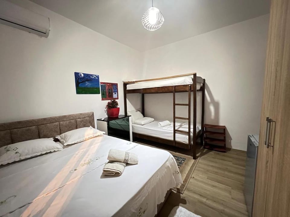 Bed, Photo of the whole room, Bedroom, bunk bed, towels