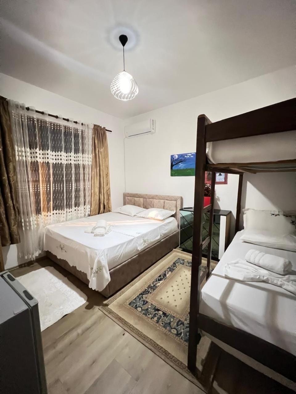 Bed, TV and multimedia, Photo of the whole room, Bedroom, bunk bed, air conditioner