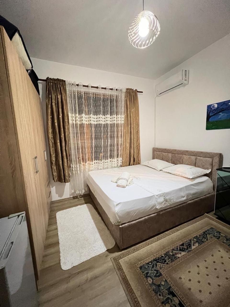 Bed, Living room, Photo of the whole room, Seating area, Bedroom, towels
