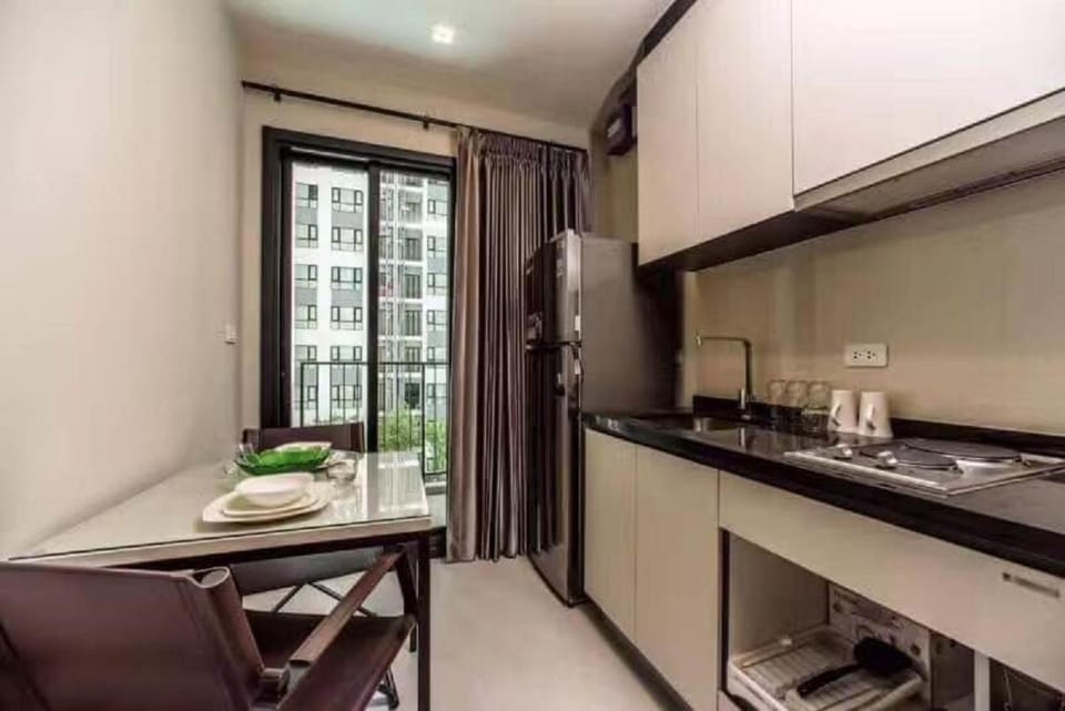 the base 网红公寓 市中心核心区顶层无边泳池俯瞰整个芭堤雅海湾 Apartment in Pattaya City