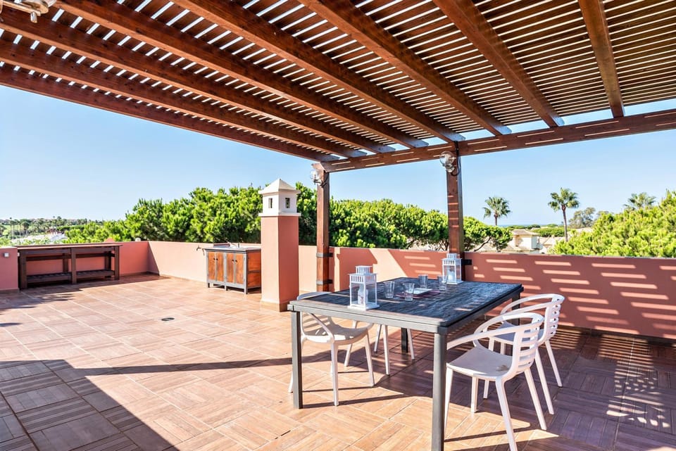 Property building, Balcony/Terrace, Living room
