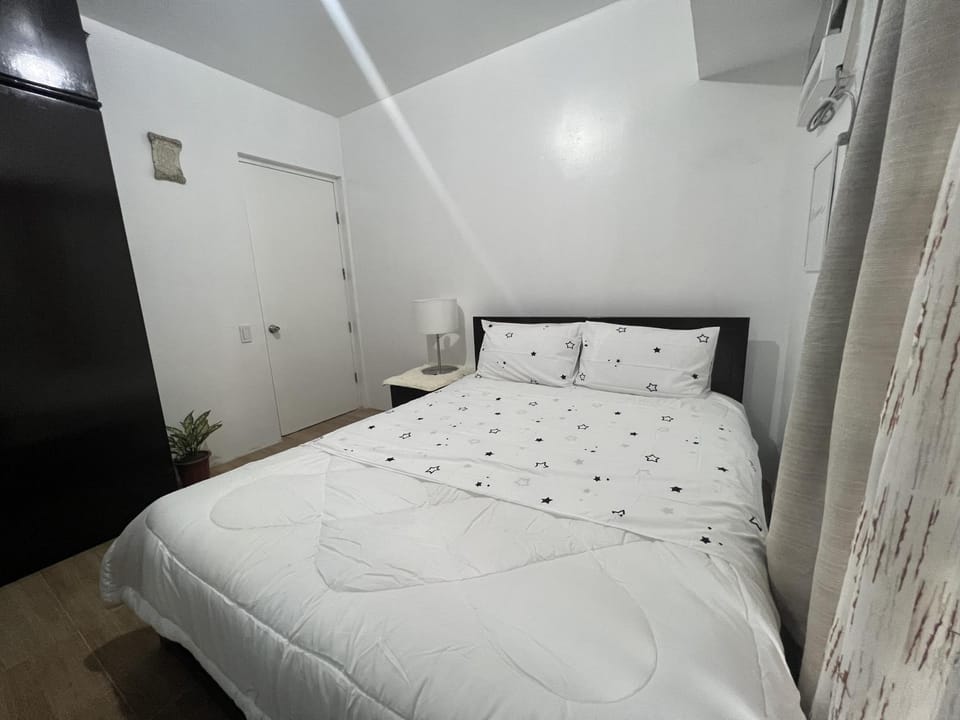 Bed, Bedroom, air conditioner