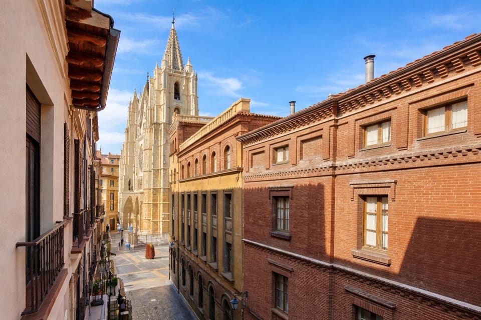 Property building, Day, Neighbourhood, City view, Street view, Location