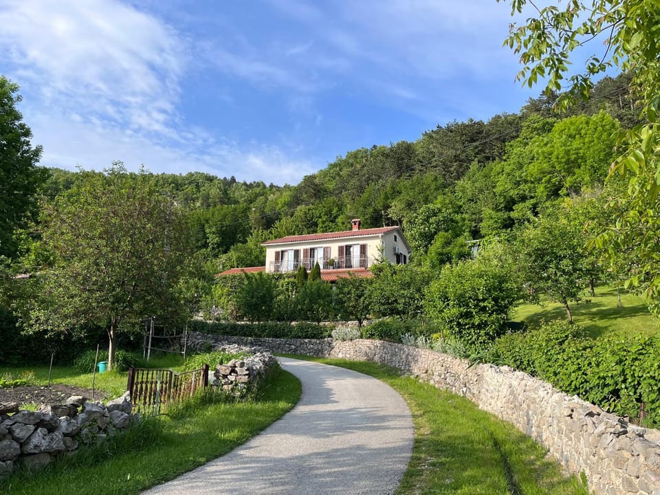 Property building, Spring, Day, Neighbourhood, Natural landscape, Mountain view