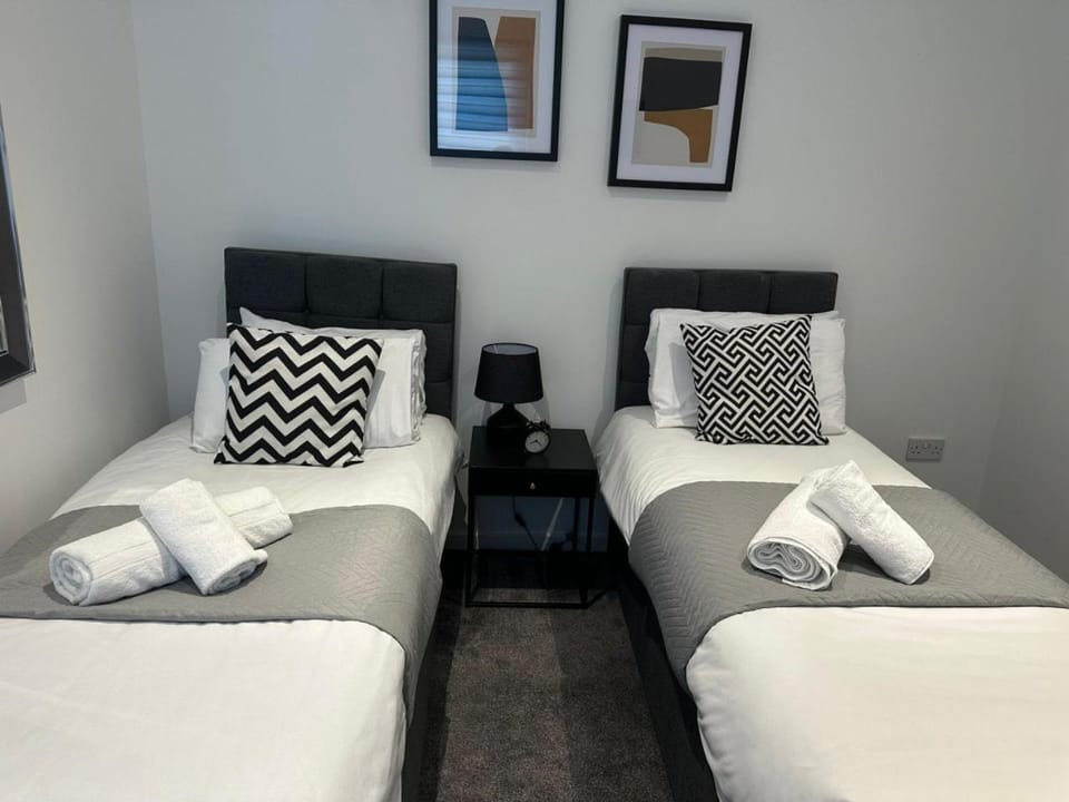 Bed, Photo of the whole room, Bedroom, towels