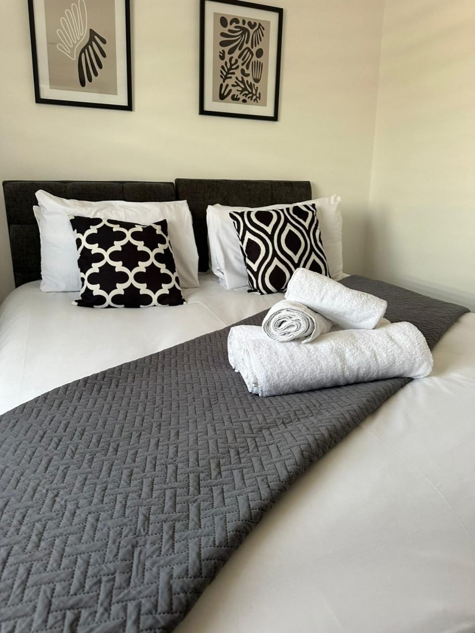 Bed, Photo of the whole room, Bedroom, towels