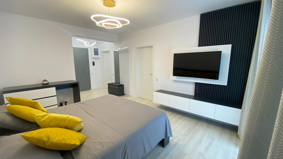 Communal lounge/ TV room, Bed, TV and multimedia, Photo of the whole room, Bedroom