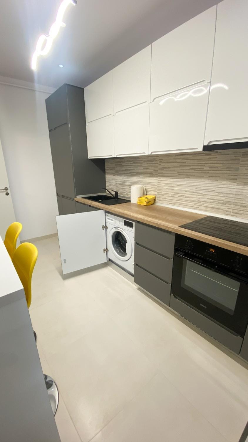 Kitchen or kitchenette, oven, pet friendly, stove