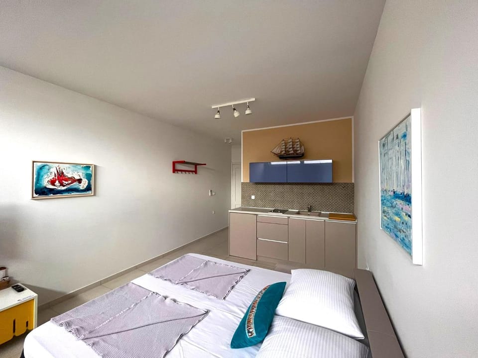 Kitchen or kitchenette, Photo of the whole room, Bedroom