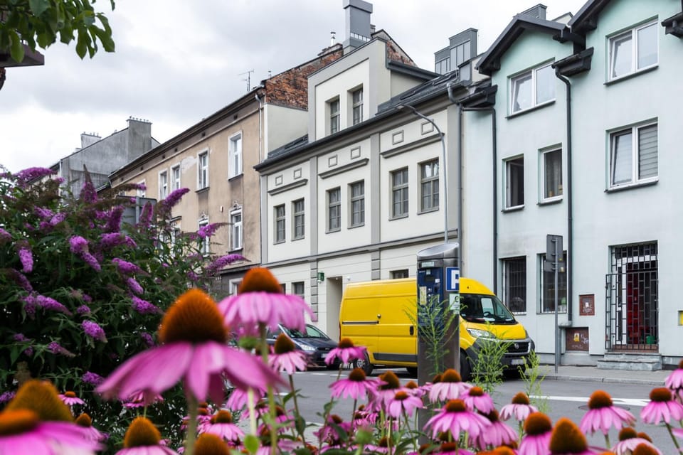 Property building, Spring, Day, Neighbourhood, City view, Street view, Location