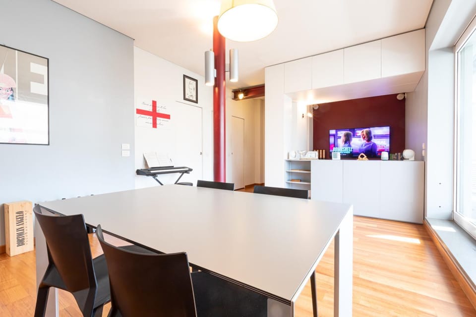 TV and multimedia, Kitchen or kitchenette, Living room, Dining area