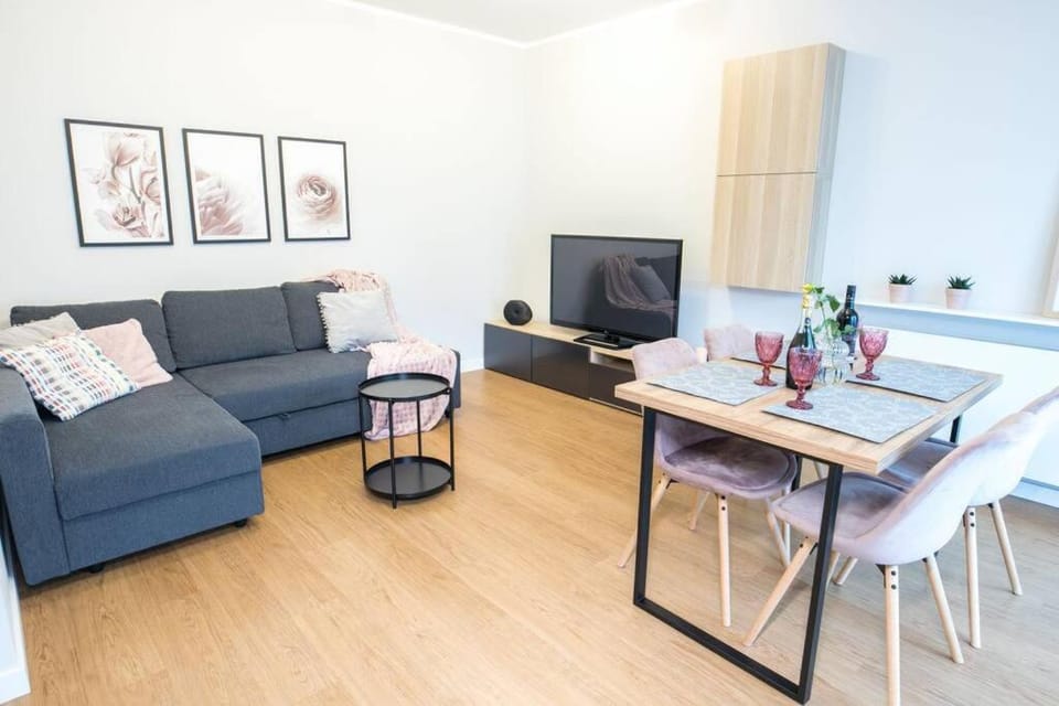 Communal lounge/ TV room, TV and multimedia, Living room, Seating area