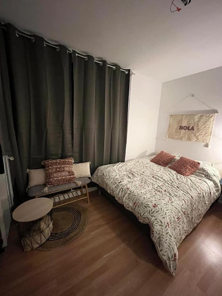 Bed, Photo of the whole room, Bedroom