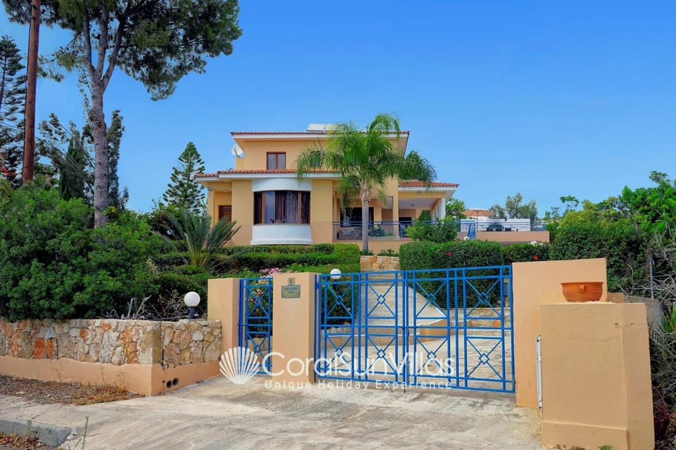 Zeus Sublime Villa 5 bedrms HEATED POOL by Coral Sun Villas, Villa in Peyia