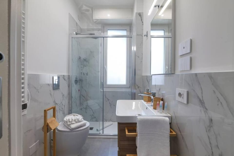 Shower, Bathroom, towels