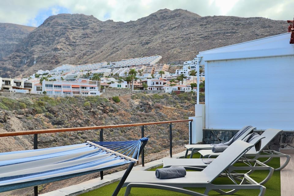 Patio, Balcony/Terrace, Seating area, Mountain view