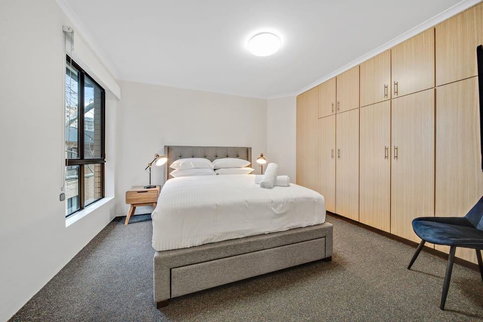 2-Bed with Pool, BBQ, Tennis Court & Parking Apartment in Canberra