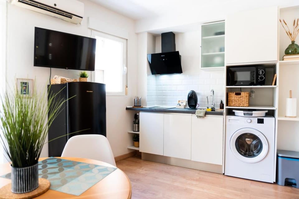 Communal lounge/ TV room, TV and multimedia, Kitchen or kitchenette, minibar, stove, toaster, toaster, washing machine