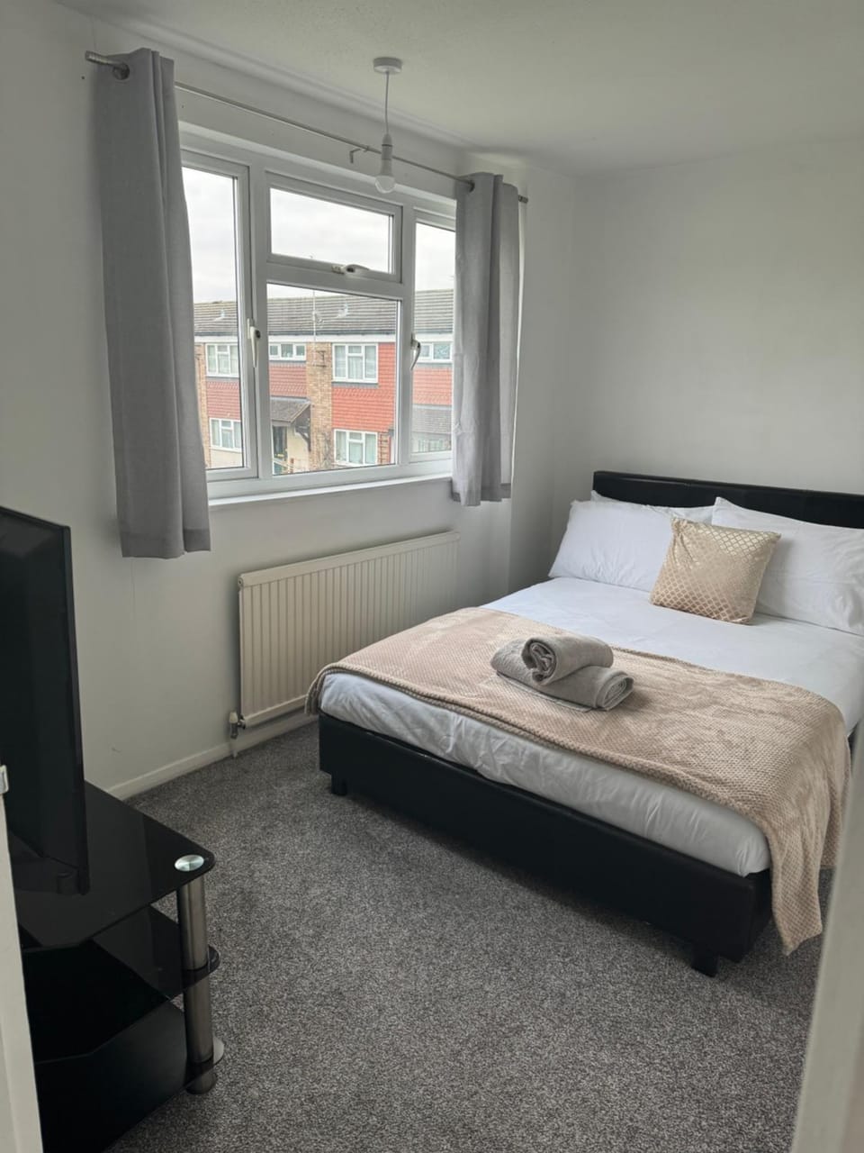 Bed, Photo of the whole room, Seating area, Bedroom, internet, towels