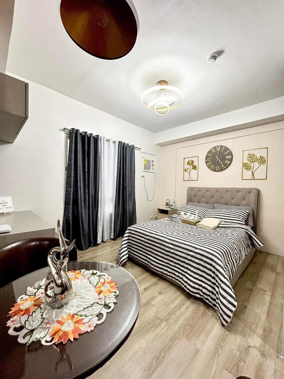 Bed, Photo of the whole room