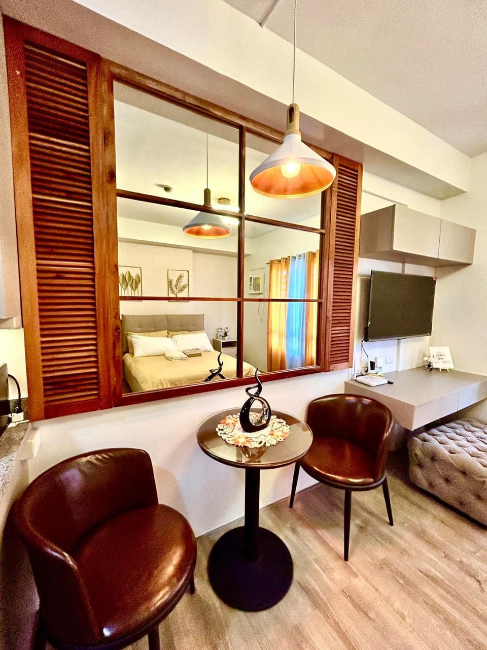 Seating area, Dining area