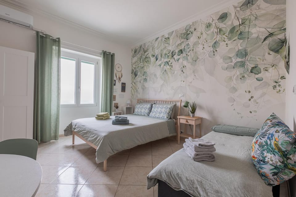 Living room, Photo of the whole room, Bedroom, towels